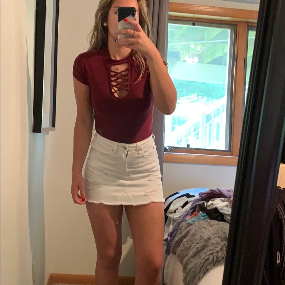 2/$30❤️Criss cross front Maroon bodysuit!